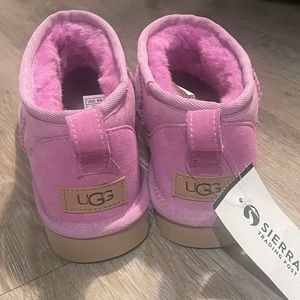 NWT Ultra Mini Uggs Women’s Size 7